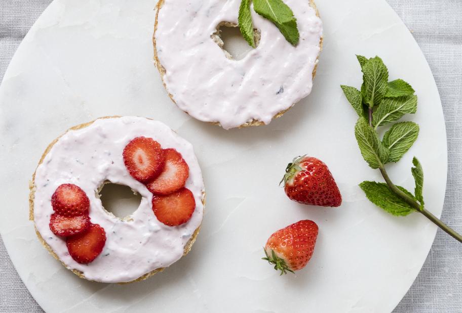 Frischer Erdbeerkäse mit Minze