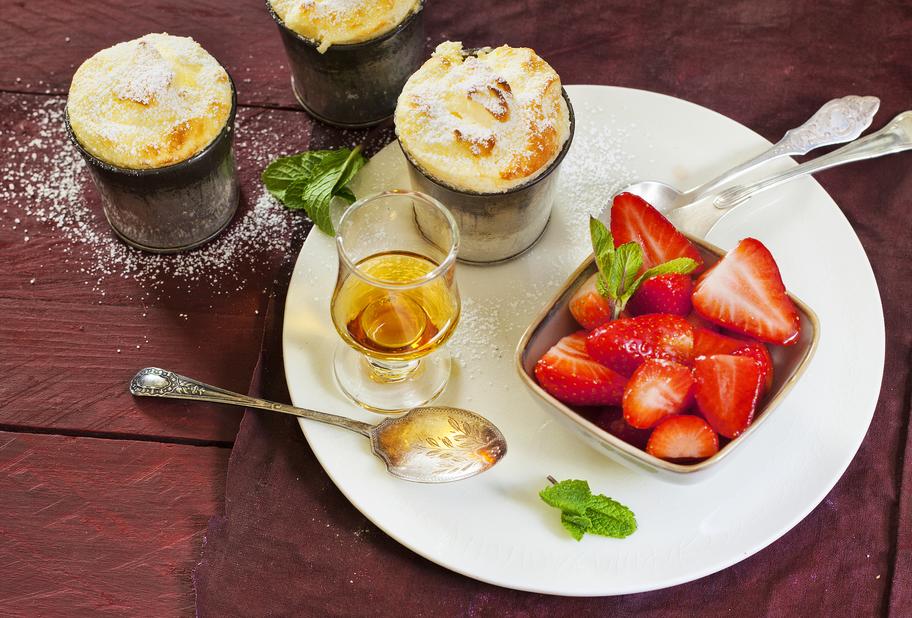 Gebackene Ricottacreme mit Amaretto-Erdbeeren