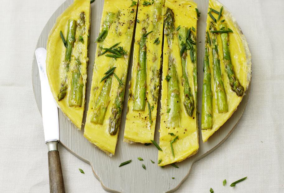 Spargelfrittata mit Kräuter-Mascarpone