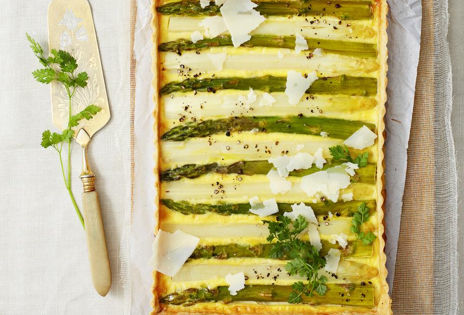 Spargeltarte mit Parmesan