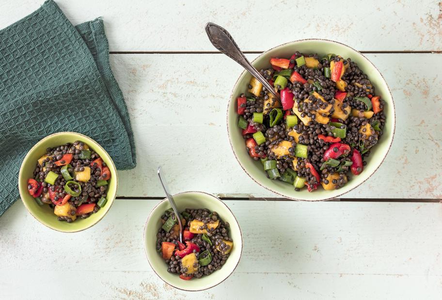 Belugalinsensalat mit fruchtiger Mango