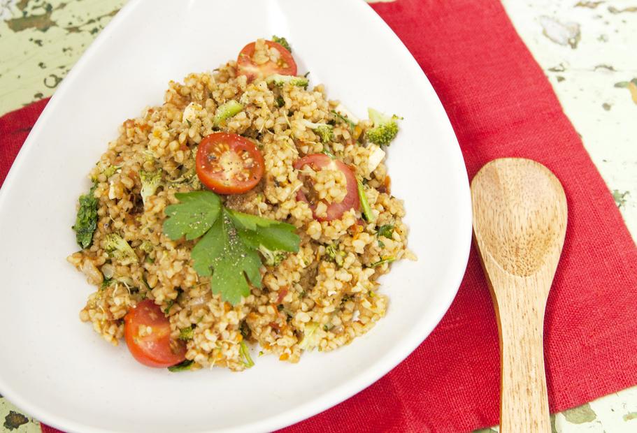 Einfacher Bulgursalat mit Tomaten und Feta für den Thermomix®