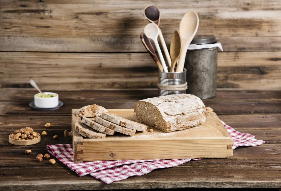Weizenvollkornbrot mit Haselnüssen
