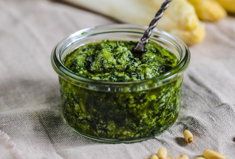 Das leckerste klassische Bärlauchpesto
