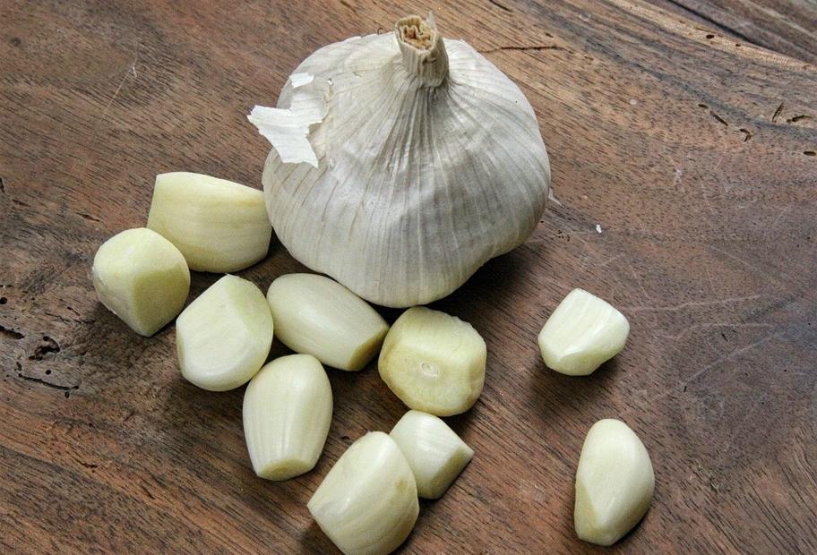 Eingelegter Knoblauch
