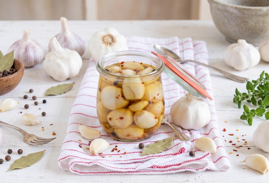 Eingelegter Knoblauch