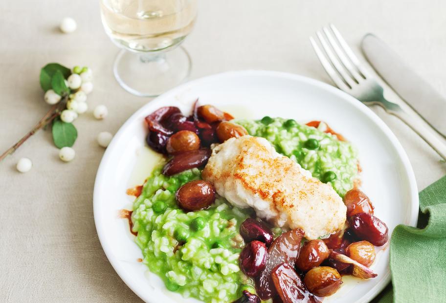 Erbsenrisotto mit Seeteufel und Traubensoße