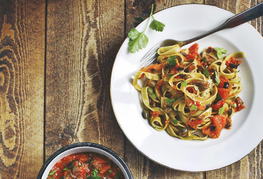 Grüne Tagliatelle alla puttanesca