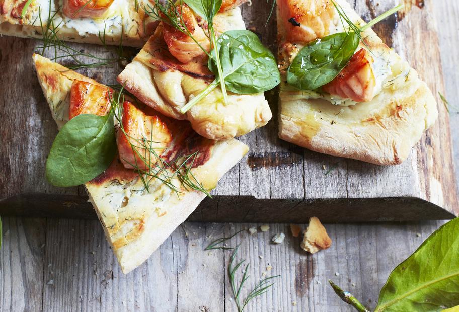 Kleine Lachs-Pizza-Ecken