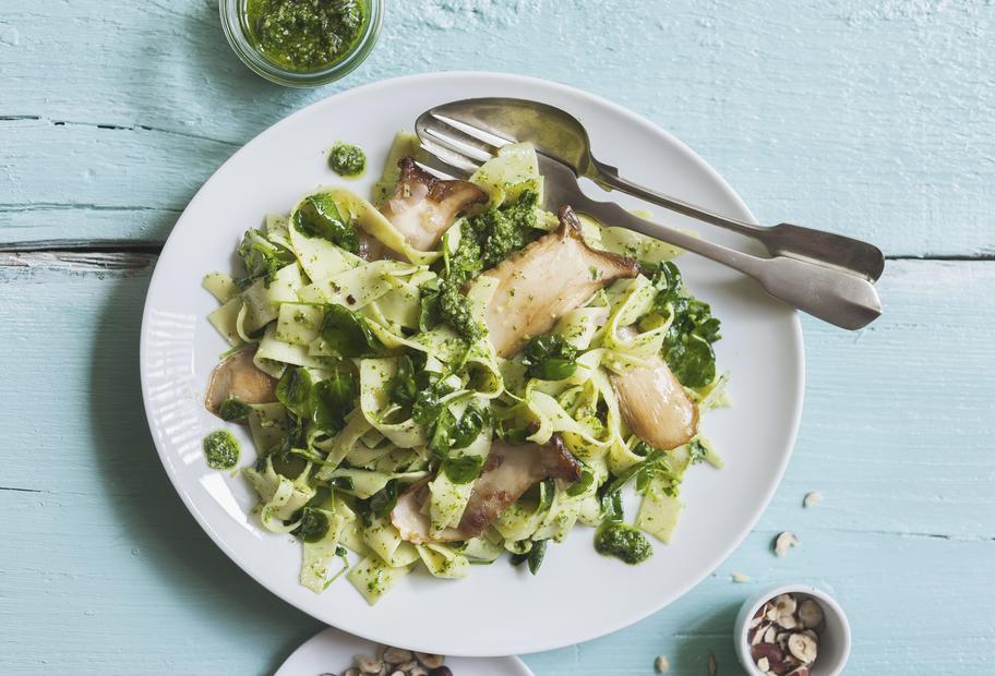 Nudeln mit Pesto und Kräuterseitlingen