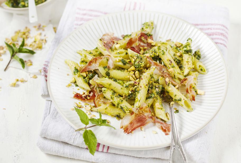 Penne mit Pistazienpesto und Pancetta