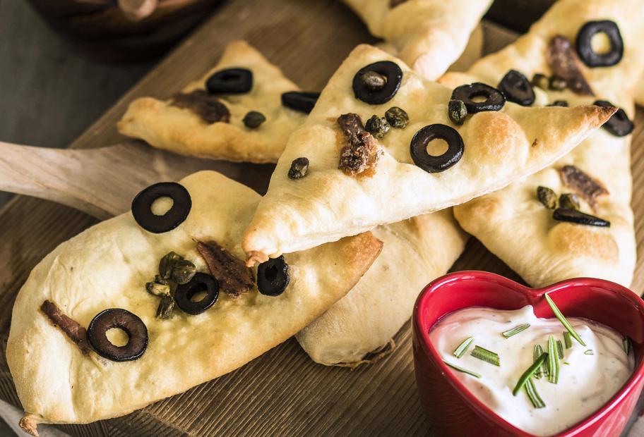 Pizza-Ecken mit Rosmarindip