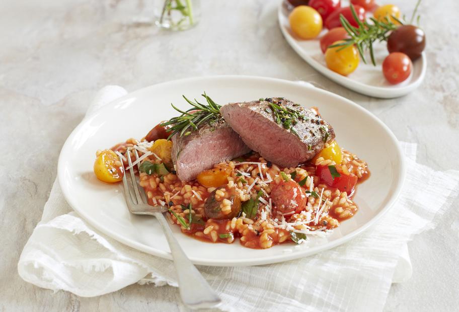 Tomatenrisotto mit gebratenem Lamm