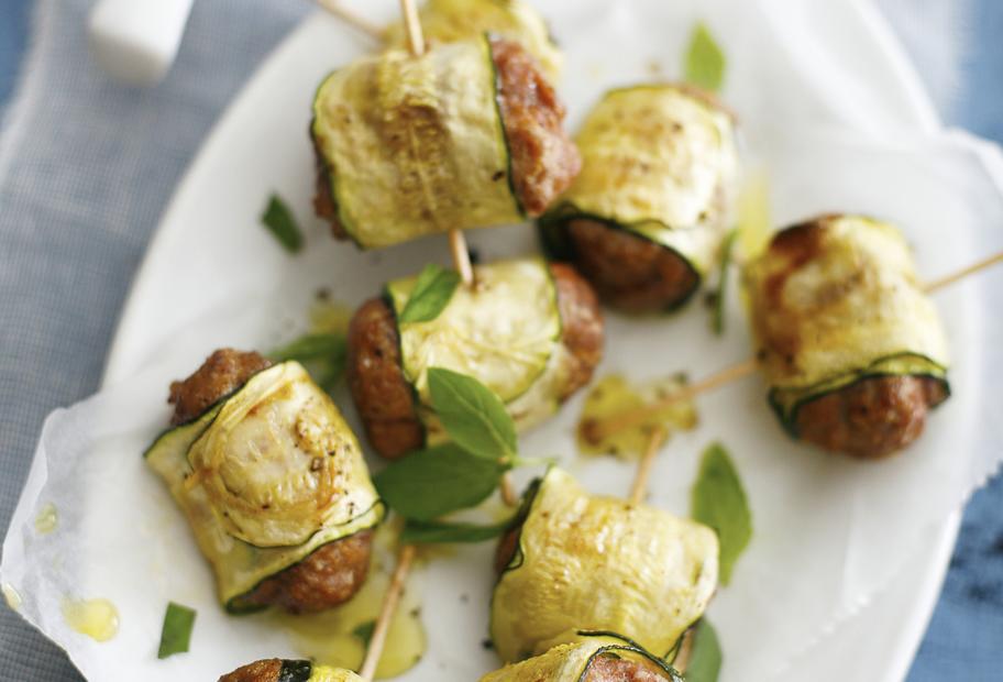 Zucchini-Lamm-Röllchen mit Paprikachutney