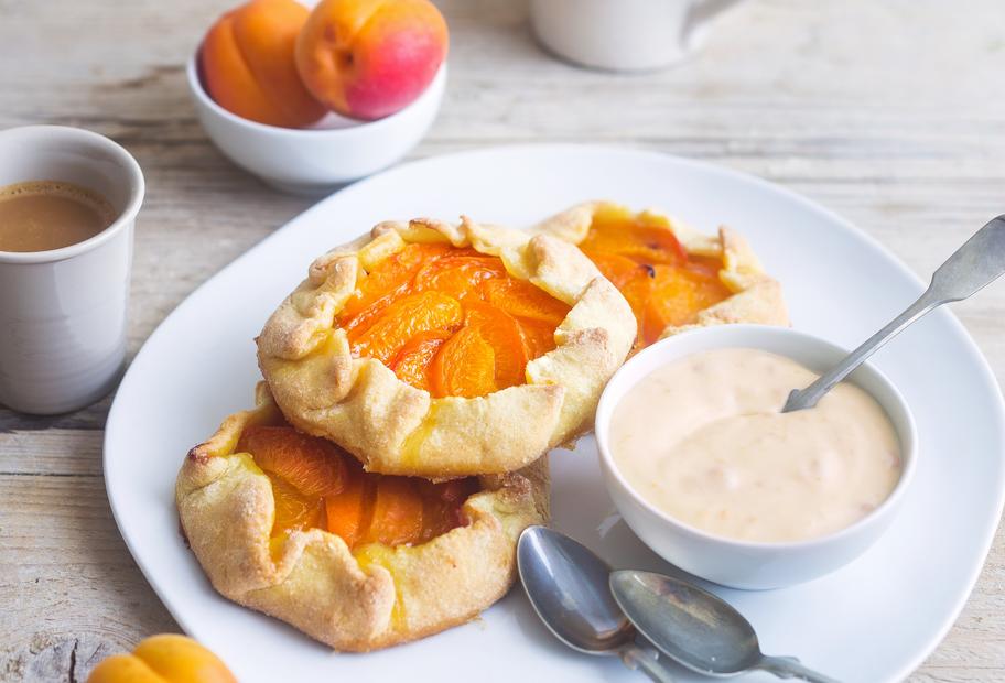 Aprikosenküchlein mit Crème fraîche