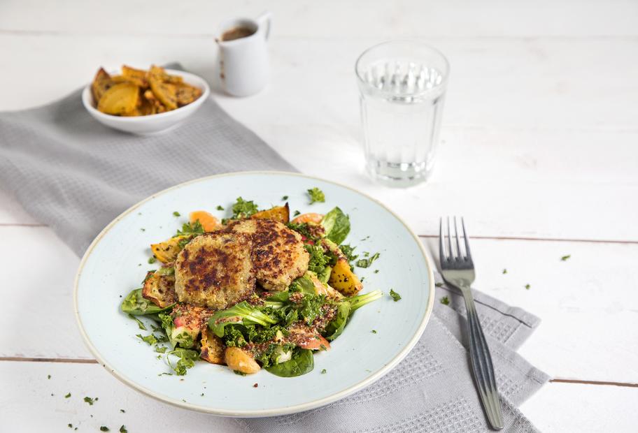 Gelbe-Bete-Salat mit Kartoffelplätzchen