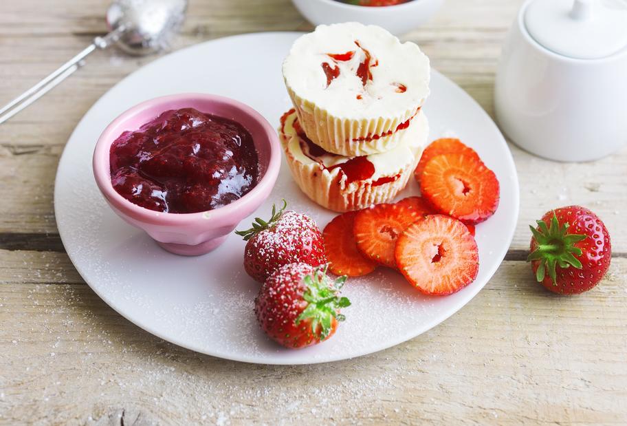 Kleine Erdbeereis-Törtchen