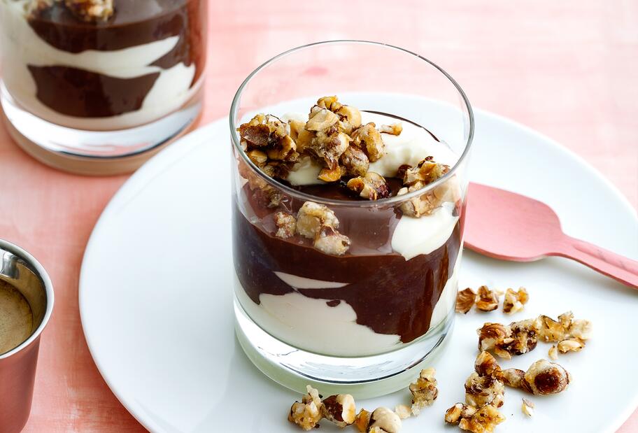 Vanille-Schoko-Dessert mit Haselnüssen