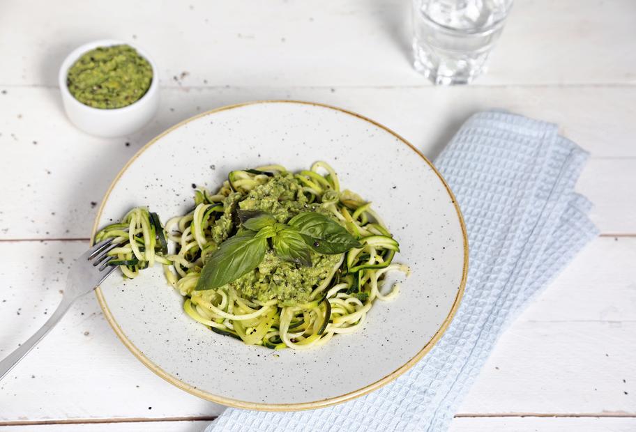 Zoodles mit Avocadopesto