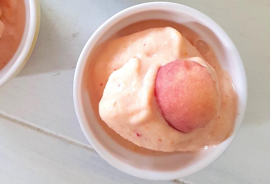 Schnelles Pfirsicheis mit Skyr für den Thermomix®