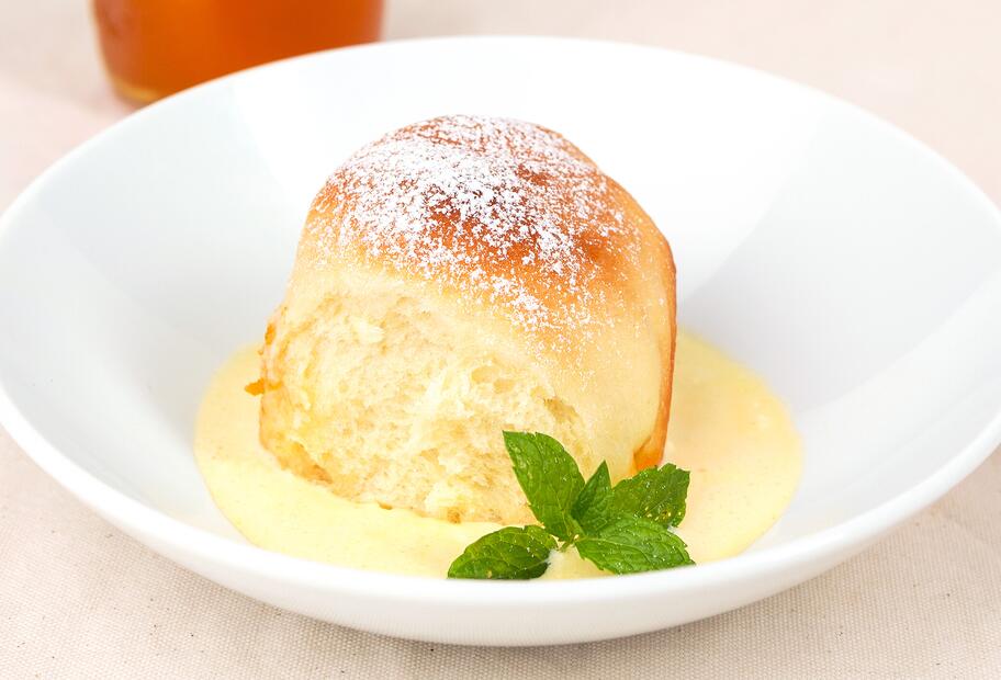 Buchteln mit Vanillesoße