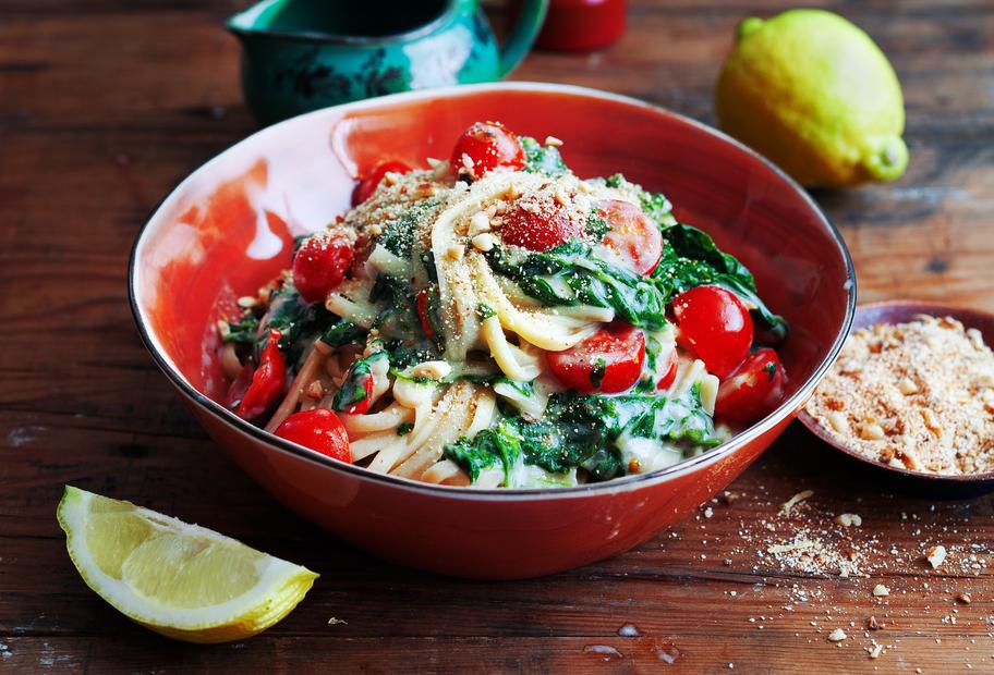 Bandnudeln mit Spinat und Gorgonzola