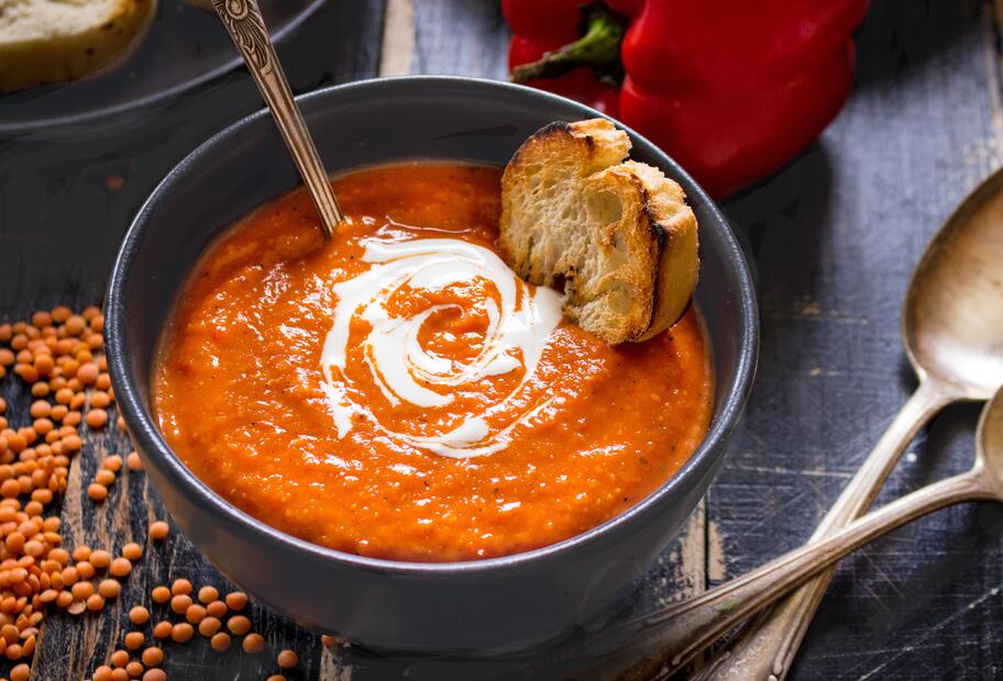 Schnelle Paprikasuppe mit roten Linsen