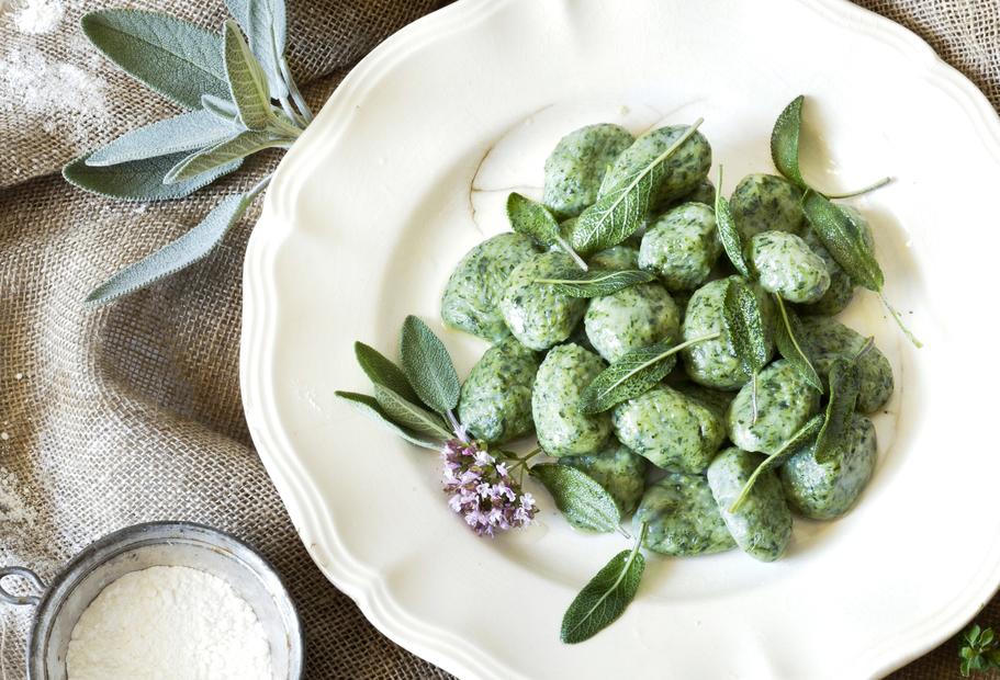 Spinatklößchen mit Salbei