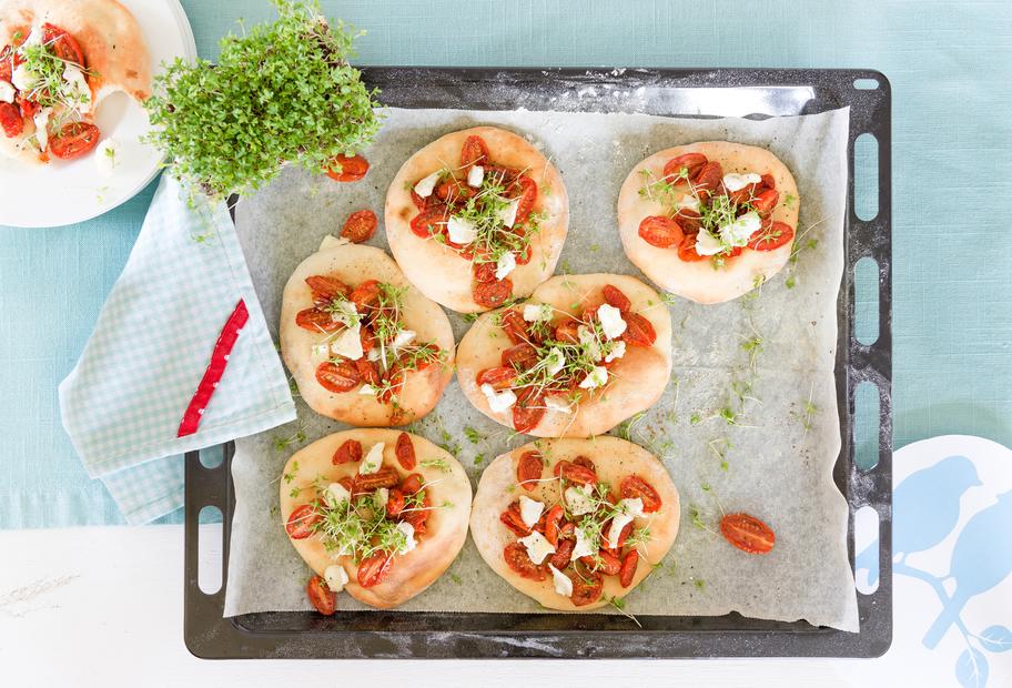 Tomatenfladen mit Camembert