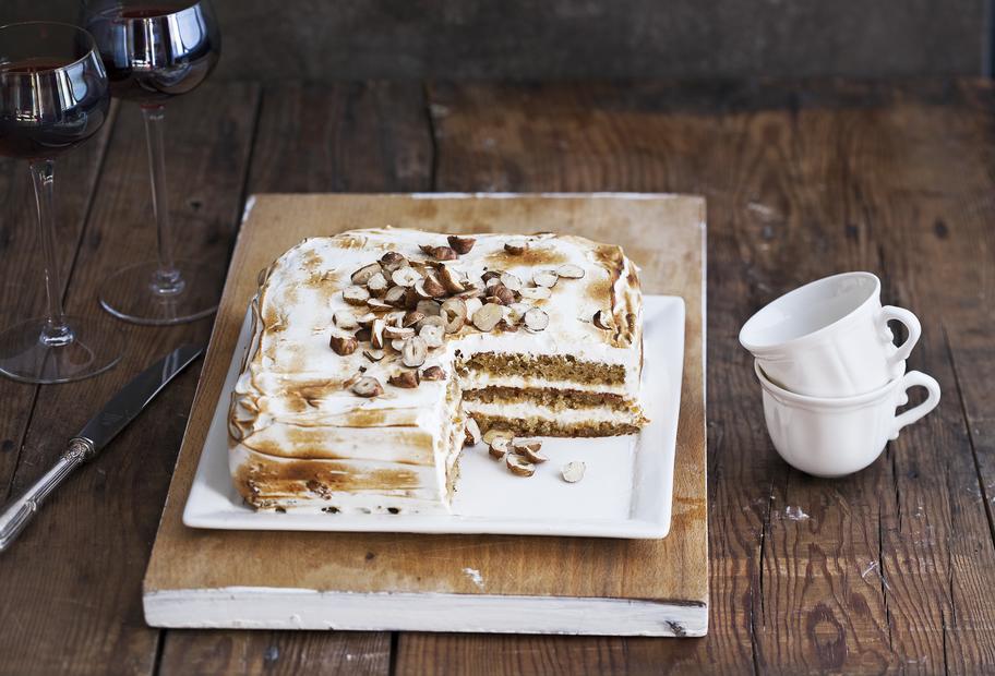 Flambierte Nuss-Baiser-Torte