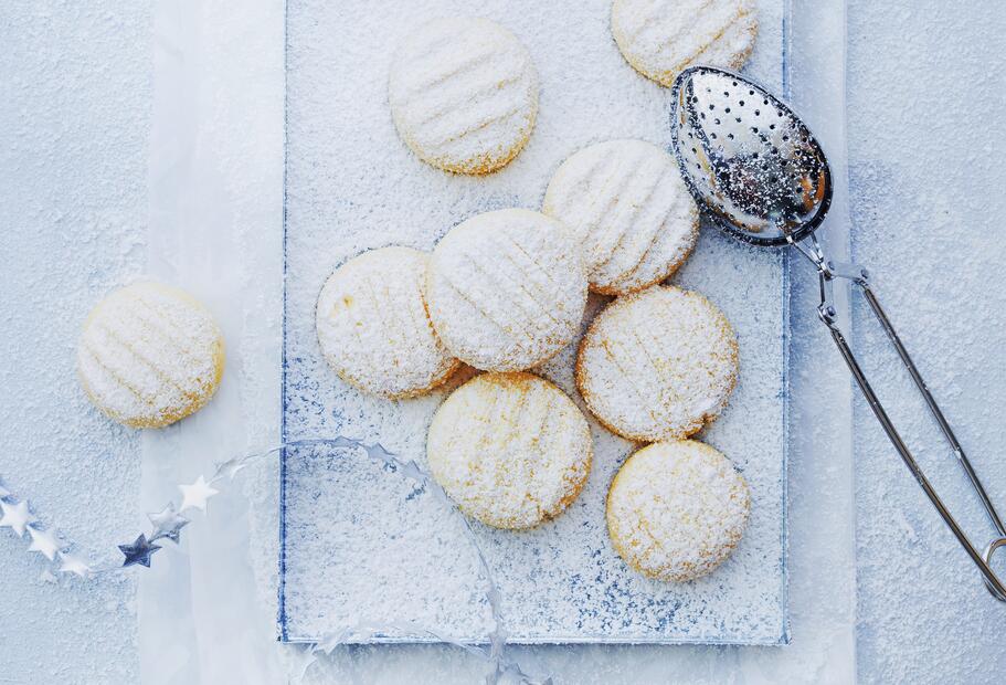 Süße Schneeflöckchen-Plätzchen mit Vanille