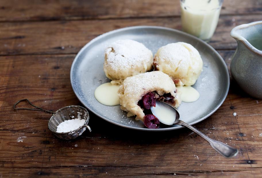 Dampfnudeln mit Kirschen