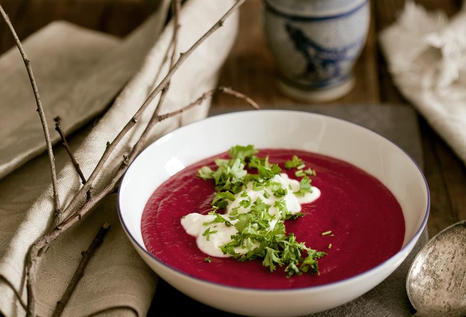 Rote-Bete-Suppe mit Meerrettichschmand