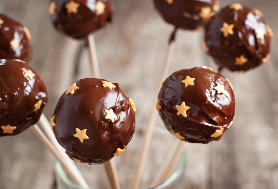 Weihnachtliche Stollen-Cake-Pops