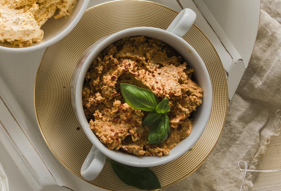 Kräuterbutter mit Kurkuma