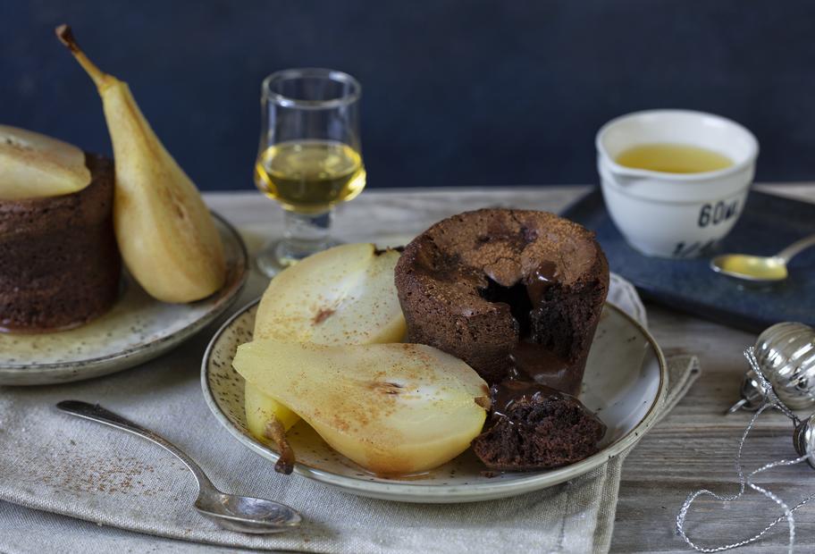 Birne Helene mit Schokoküchlein mit flüssigem Kern