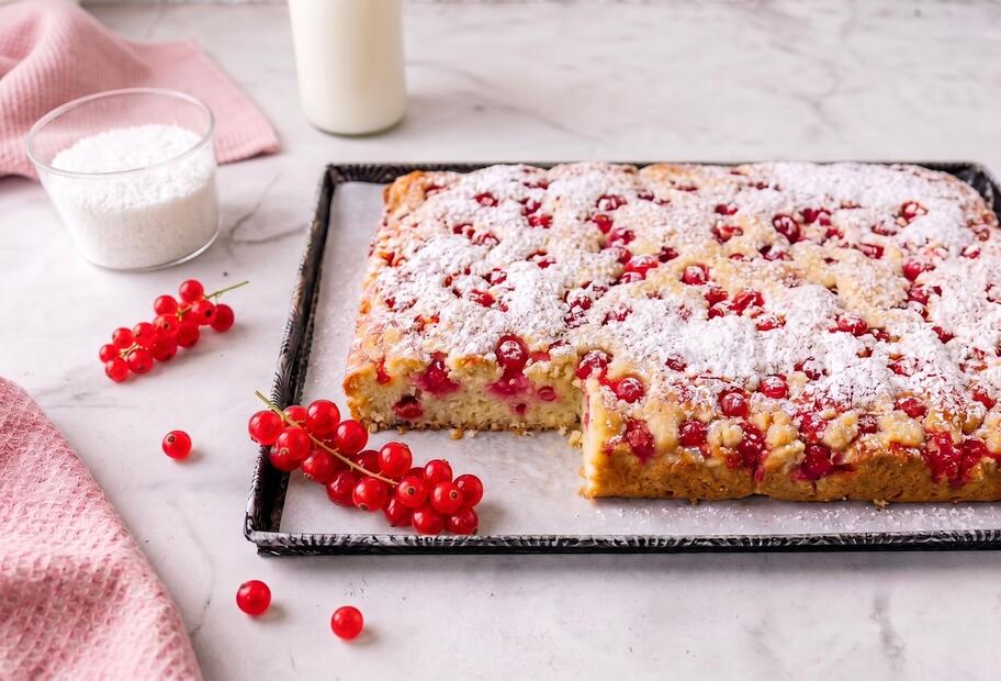 Johannisbeer-Blechkuchen mit 8 Zutaten
