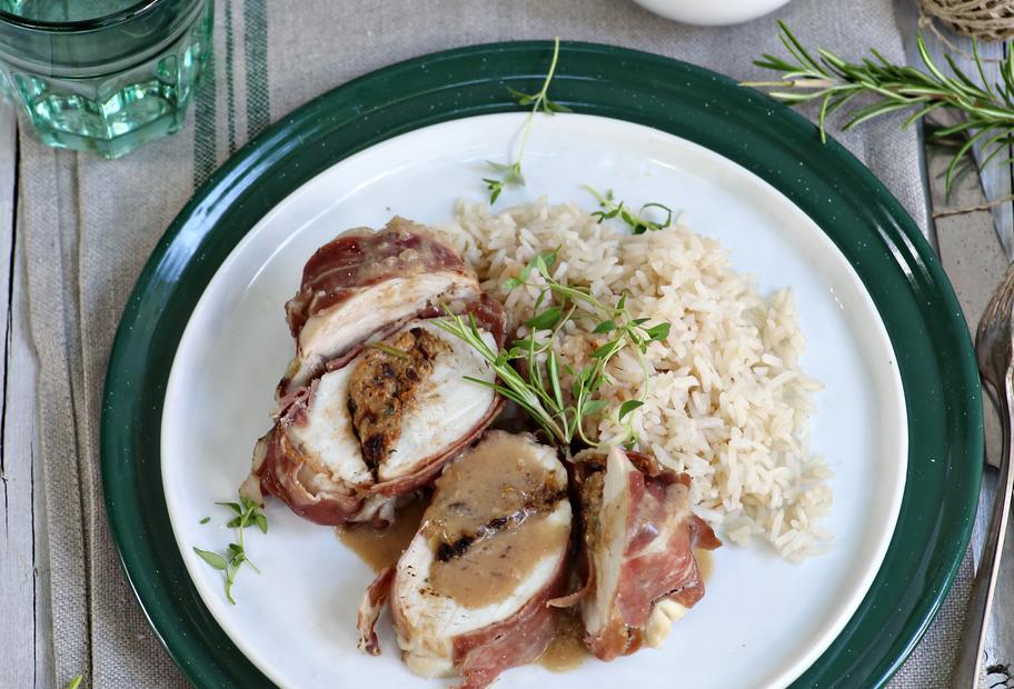 Gefülltes Pflaumen-Walnuss-Hähnchen mit Reis