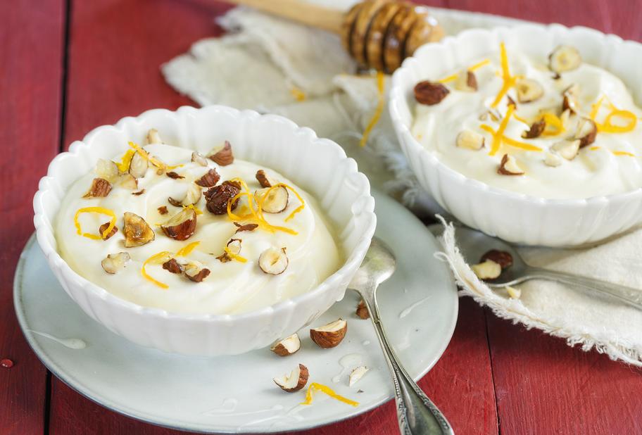 Mascarponecreme mit Honig und Nüssen