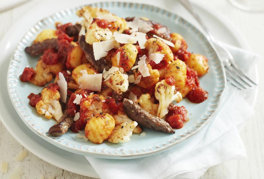 Rinderfilet-Blumenkohl-Topf mit Gnocchi