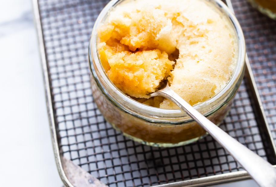 Apfelküchlein mit Ahornsirup