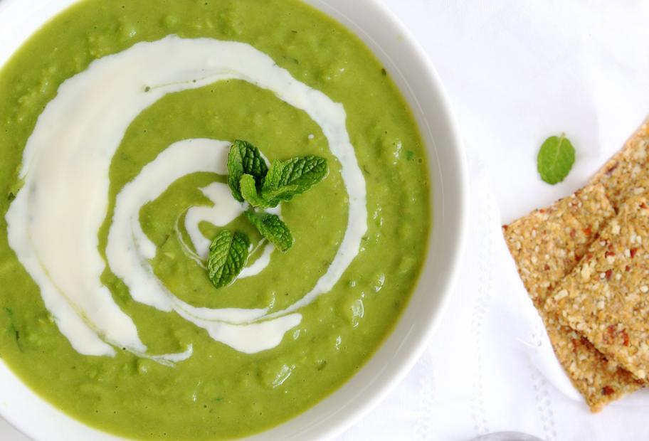 Erbsensuppe mit Creme fraîche