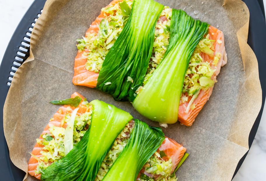 Gedämpfte Lachspäckchen mit Pak Choi & Ingwer