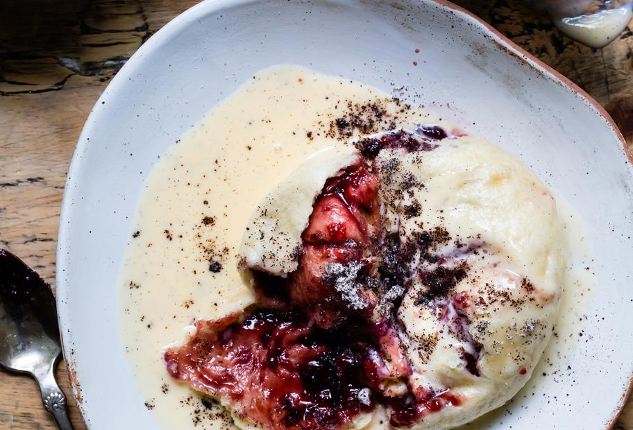 Germknödel mit Vanillesoße und Mohnzucker