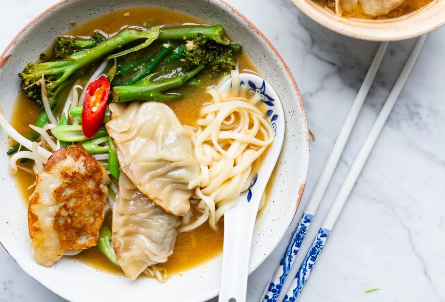 Misosuppe mit Gyoza