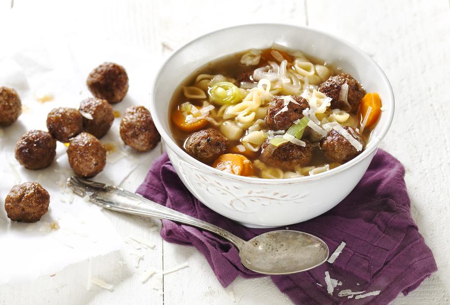 Nudelsuppe mit Rinderhackbällchen