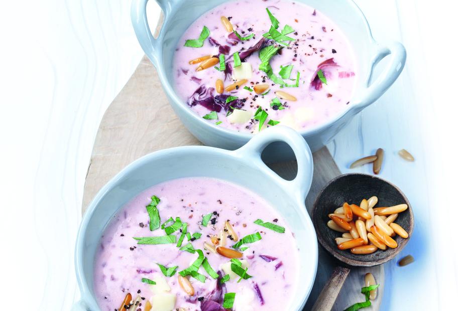 Radicchio-Cremesuppe mit Fontina-Käse
