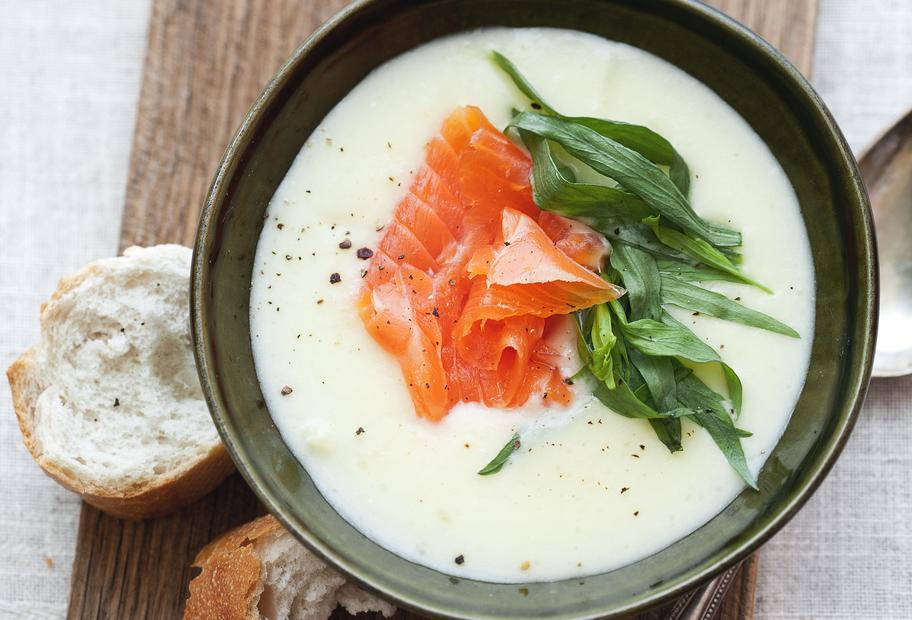 Spargelsuppe mit Lachsforelle