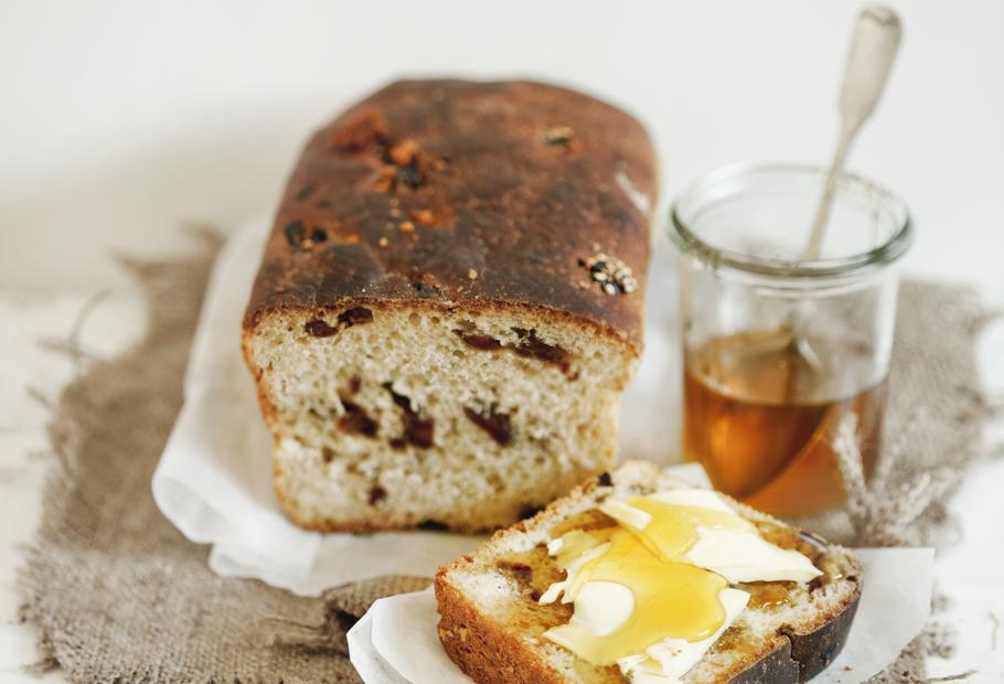 Fluffiges Dattel-Honig-Brot