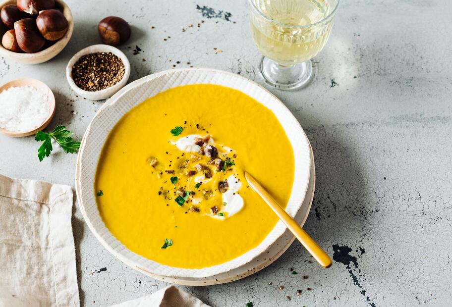 Cremige Maronensuppe mit Sahne